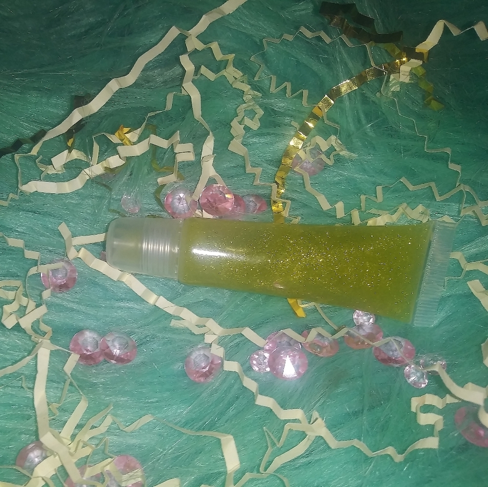 Pineapple parades lip gloss